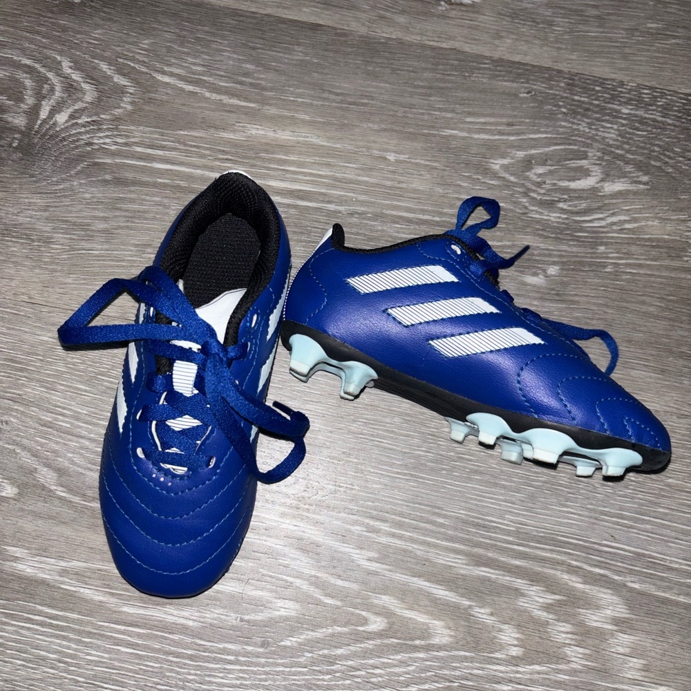 Adidas youth soccer cleats size 10
